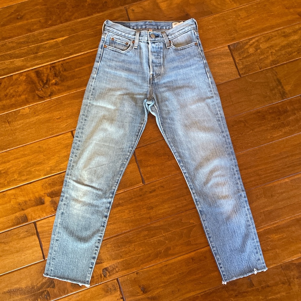 Levi’s Straight Leg High Waisted Ribcage Jeans - Light Medium Wash